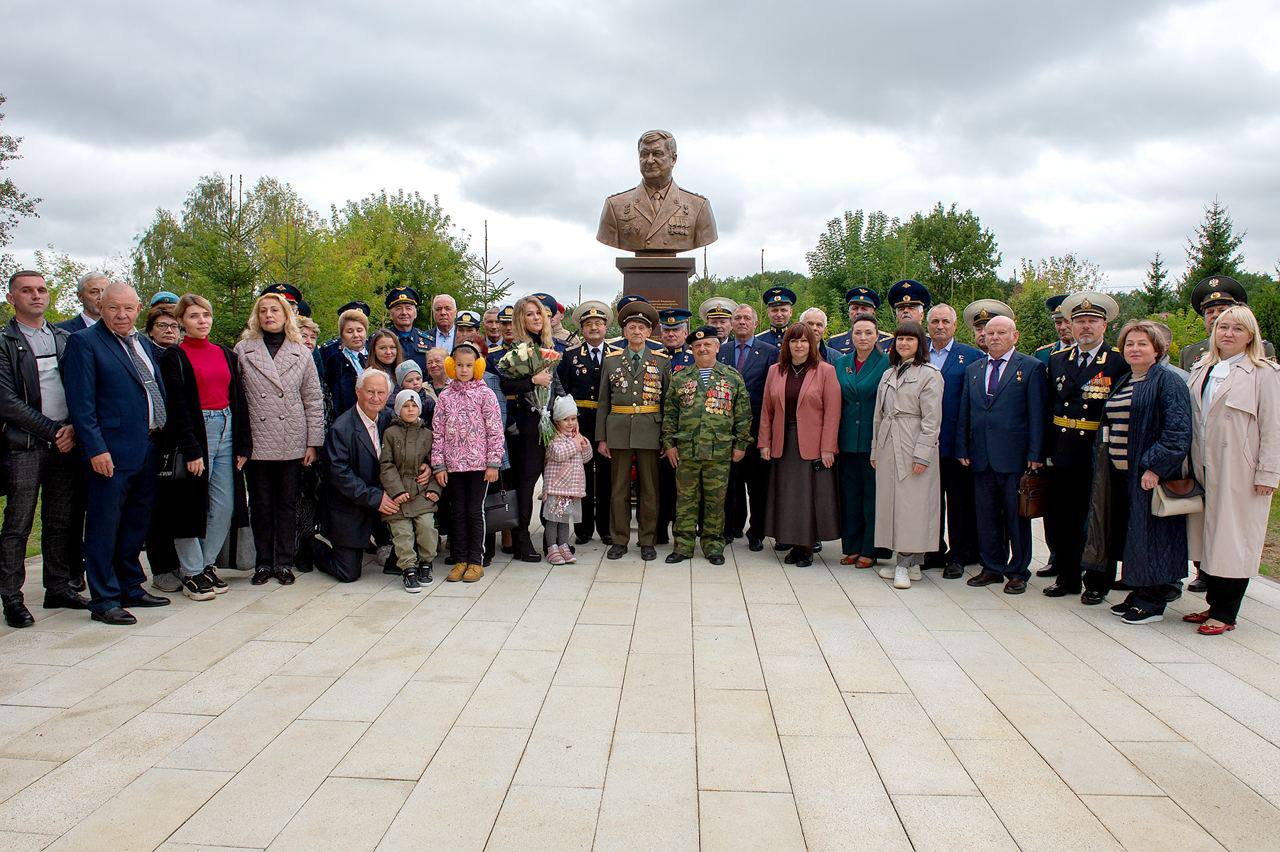 Бюст Николая Куимова открыли в Подольске Бюст Николая Куимова открыли в Подольске