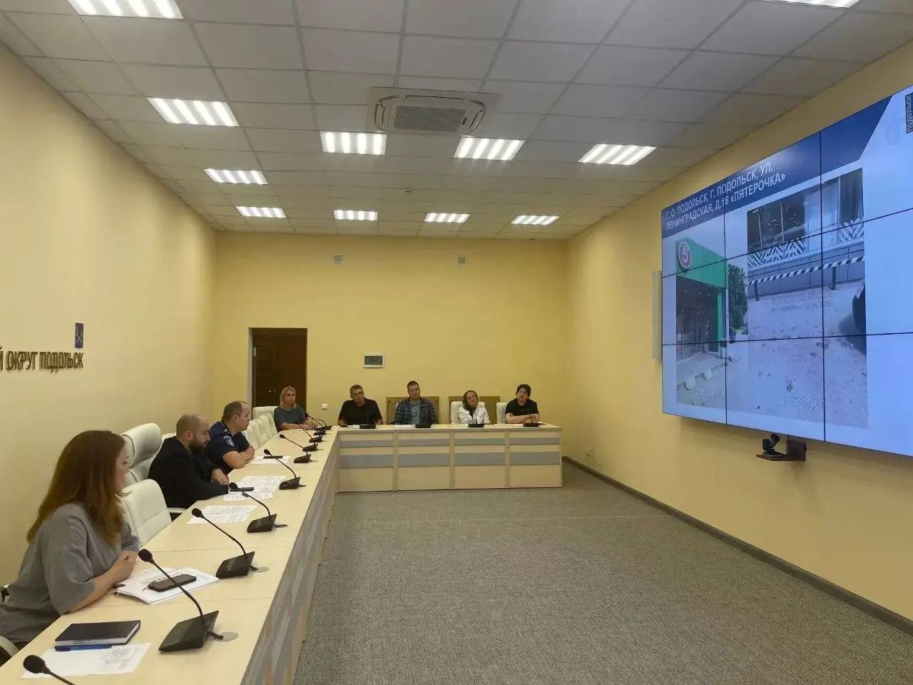 Беспорядок на территориях у сетевых магазинов стал темой совещания в администрации Подольска