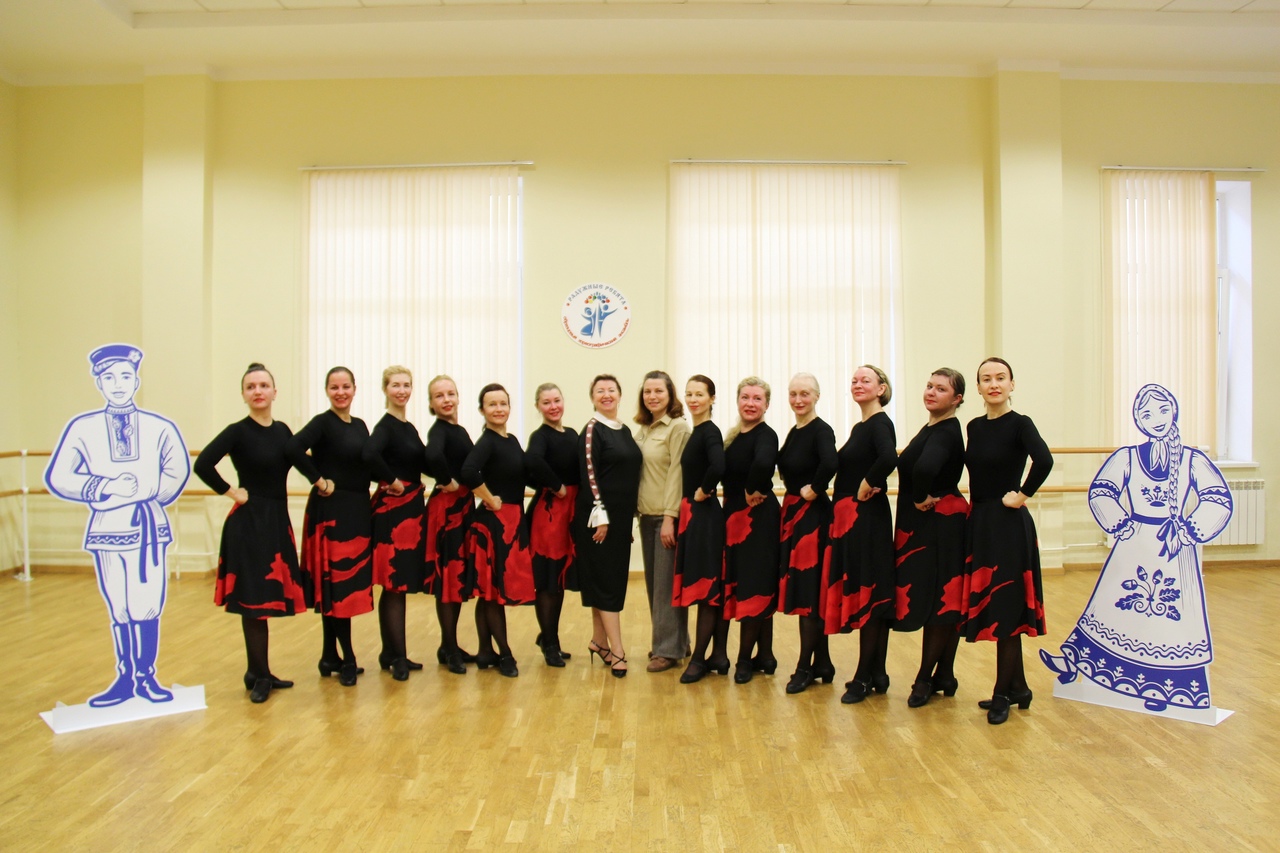 В женской группе народного коллектива «Хореографический ансамбль» «Радужный» прошел открытый урок