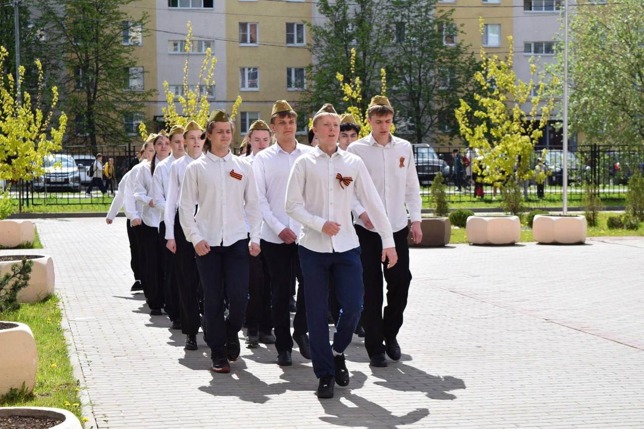 В климовской гимназии имени Подольских курсантов прошел смотр строя и песни