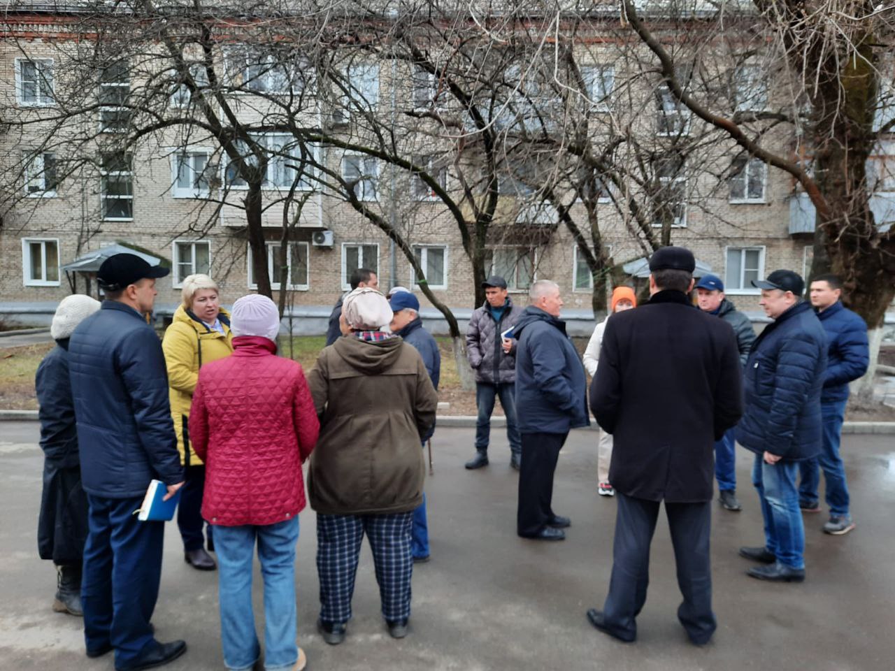 Встреча с жителями по вопросам ЖКХ прошла в Молодежном Встреча с жителями по вопросам ЖКХ прошла в Молодежном
