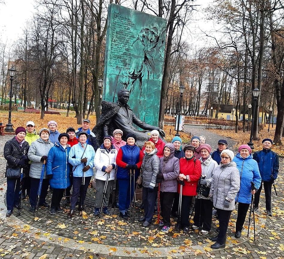 Бесплатные тренировки по скандинавской ходьбе для участников программы "Активное долголетие" проходят в парке Талалихина Бесплатные тренировки по скандинавской ходьбе для участников программы "Активное долголетие" проходят в парке Талалихина