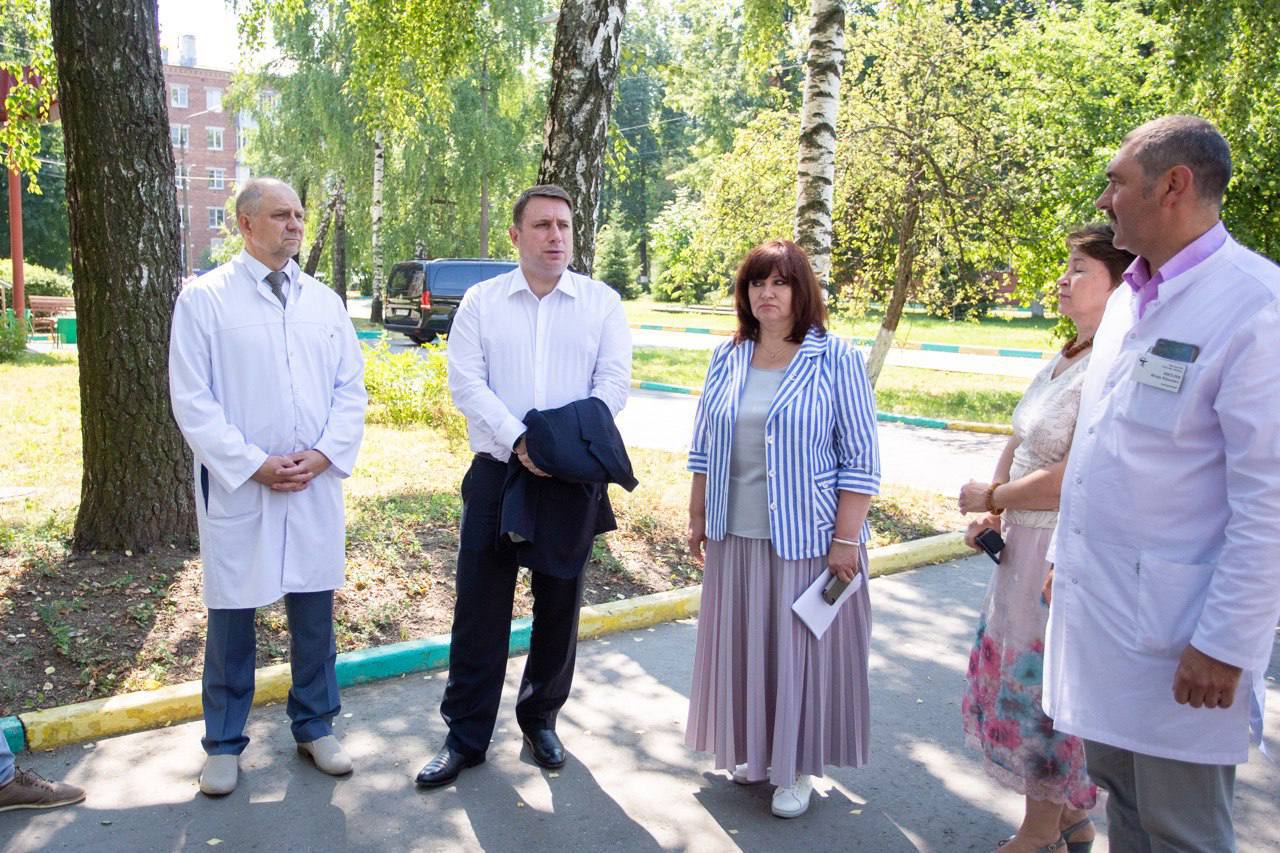 Дмитрий Жариков ознакомился с ходом ремонта больницы на Северном Дмитрий Жариков ознакомился с ходом ремонта больницы на Северном
