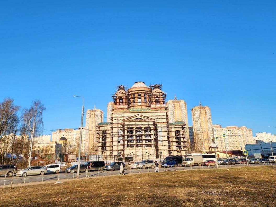 К стекольным работам приступили в строящемся Никольском храме Подольска К стекольным работам приступили в строящемся Никольском храме Подольска