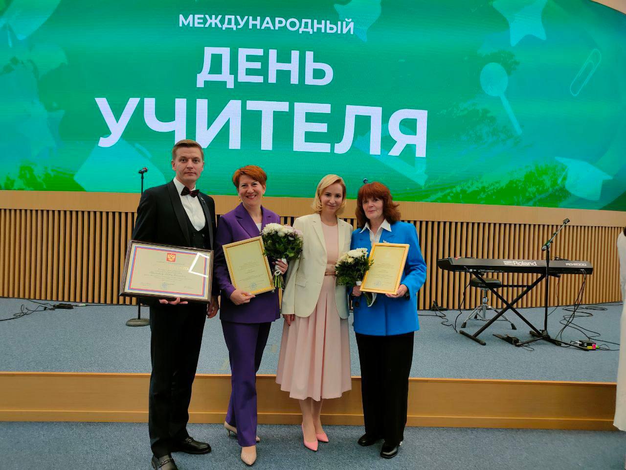 Накануне профессионального праздника губернатор вручил награды педагогам, в том числе из Подольска