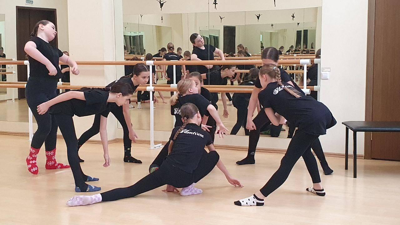 Открытые занятия по современному танцу провели в КПЦ "Дубровицы"