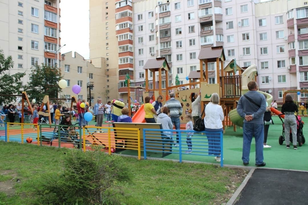 В Подмосковье завершается установка детских игровых площадок по губернаторской программе