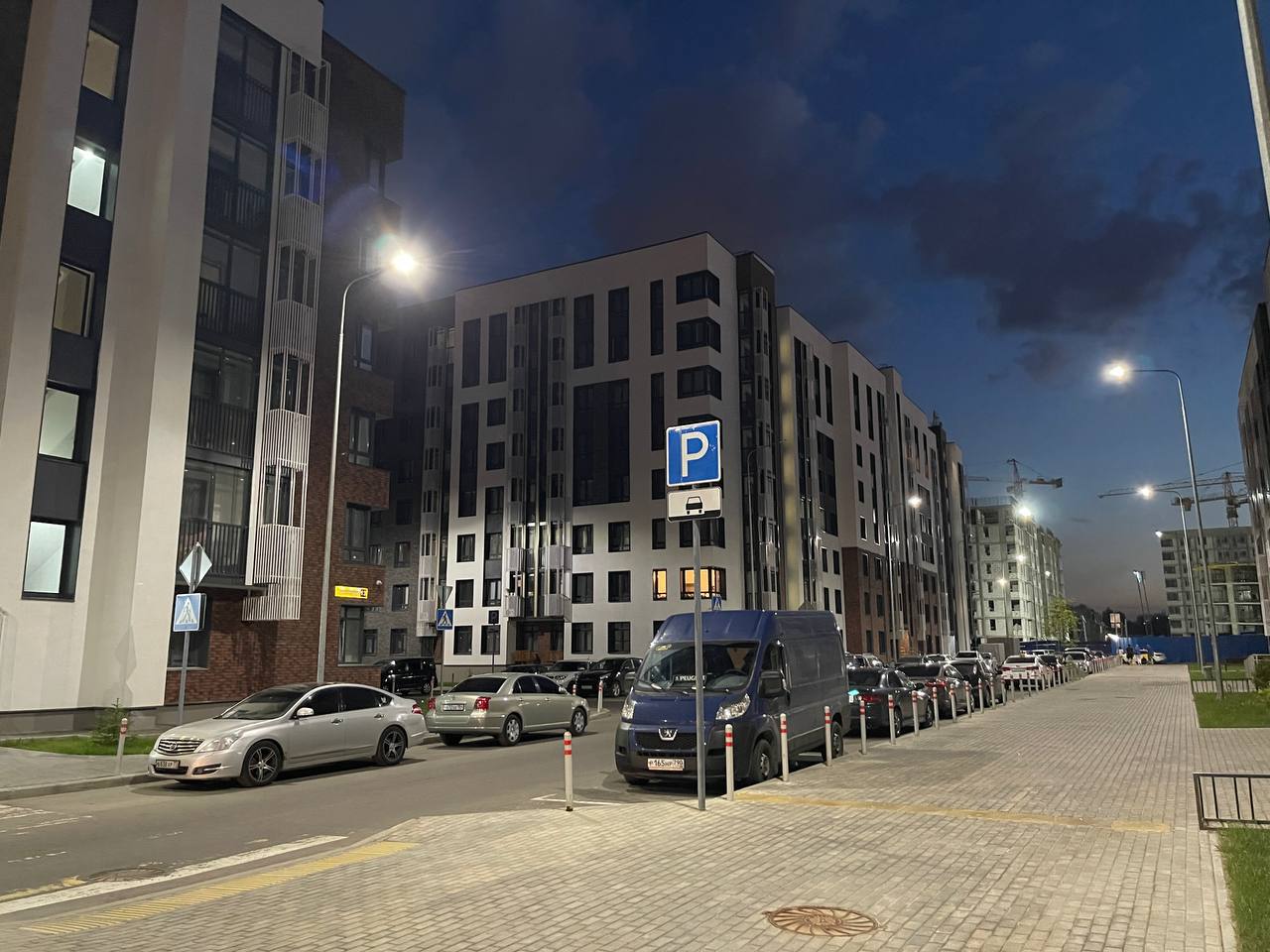 На улице Рахманинова восстановили уличное освещение