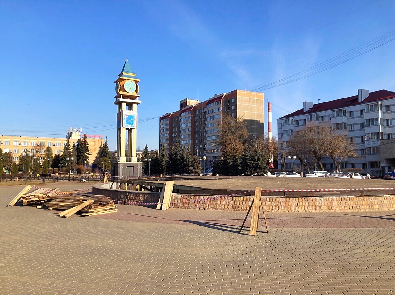 В сквере Поколений «Водоканал» начал демонтаж настила с фонтана