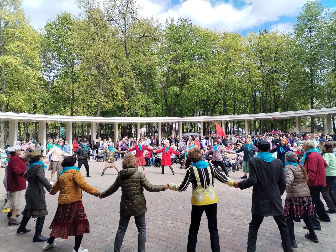 В парке Талалихина проходит насыщенная праздничная программа 