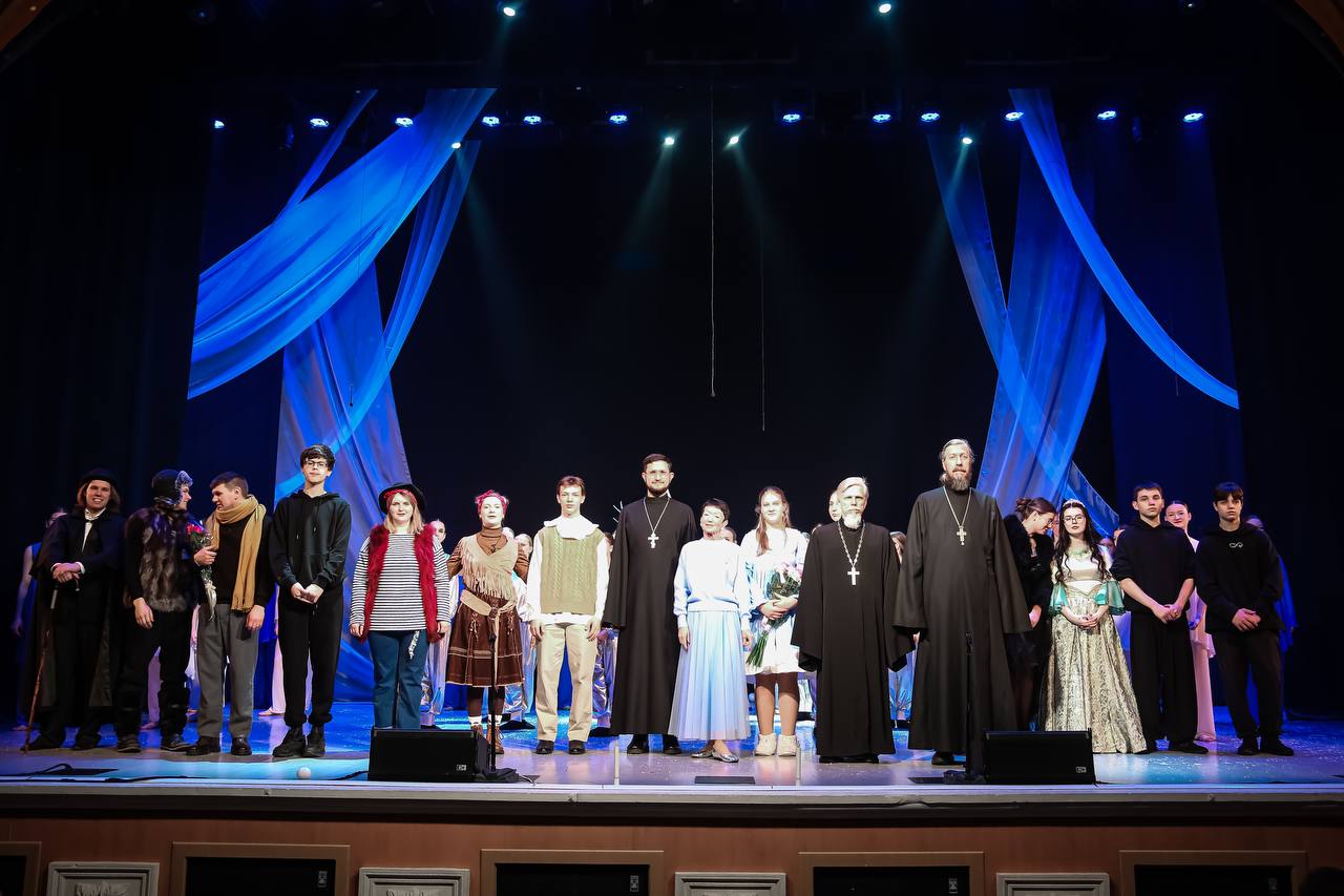 Рождественский спектакль показали в Культурно-просветительском центре "Дубровицы"