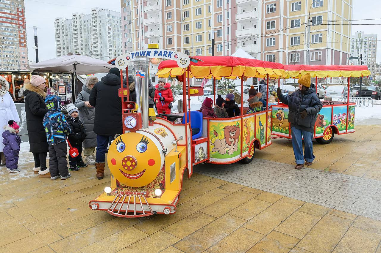 Новогодняя ярмарка развернулась в Кузнечиках Новогодняя ярмарка развернулась в Кузнечиках