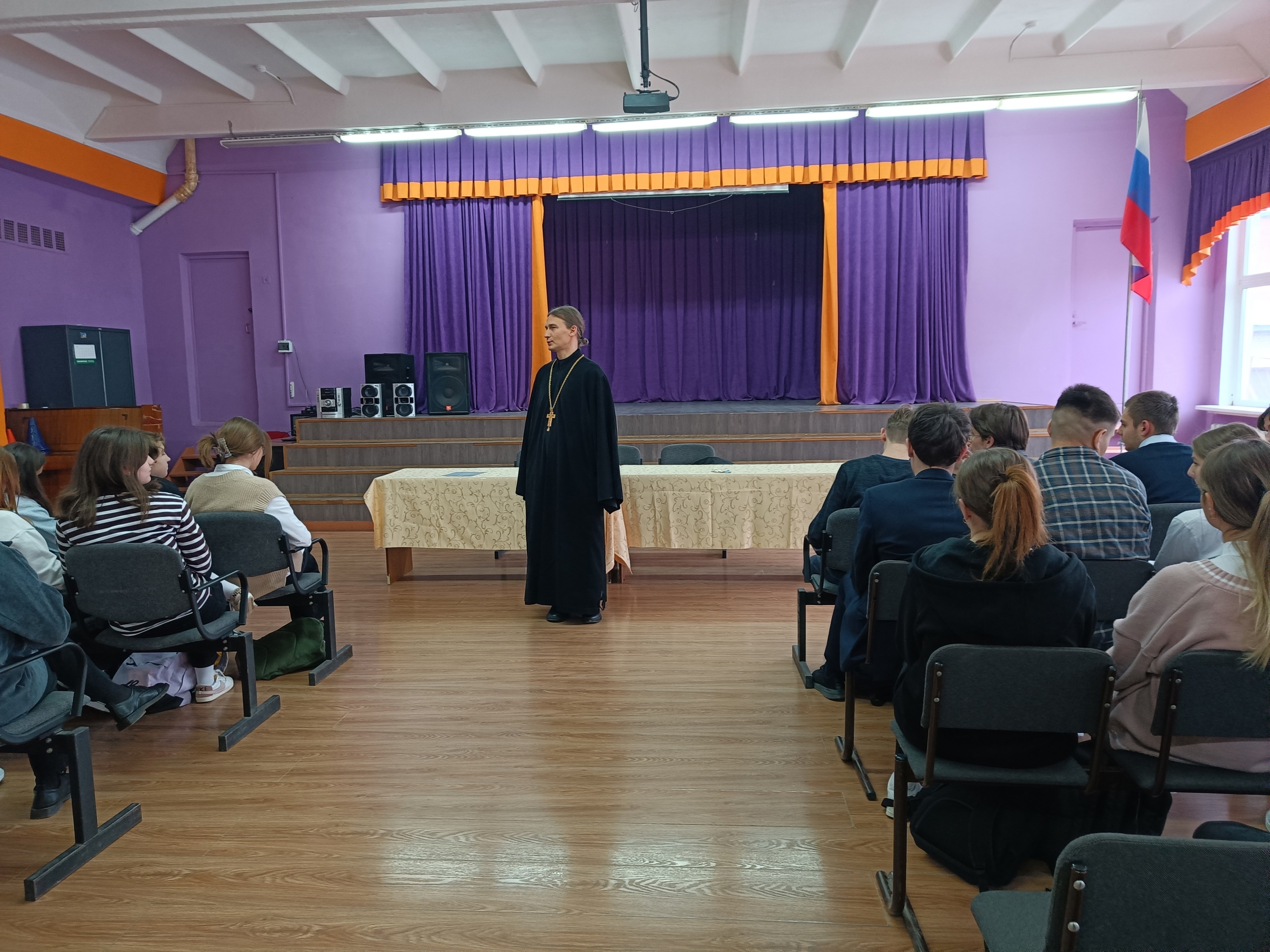 Встреча священника с учениками 8-х классов