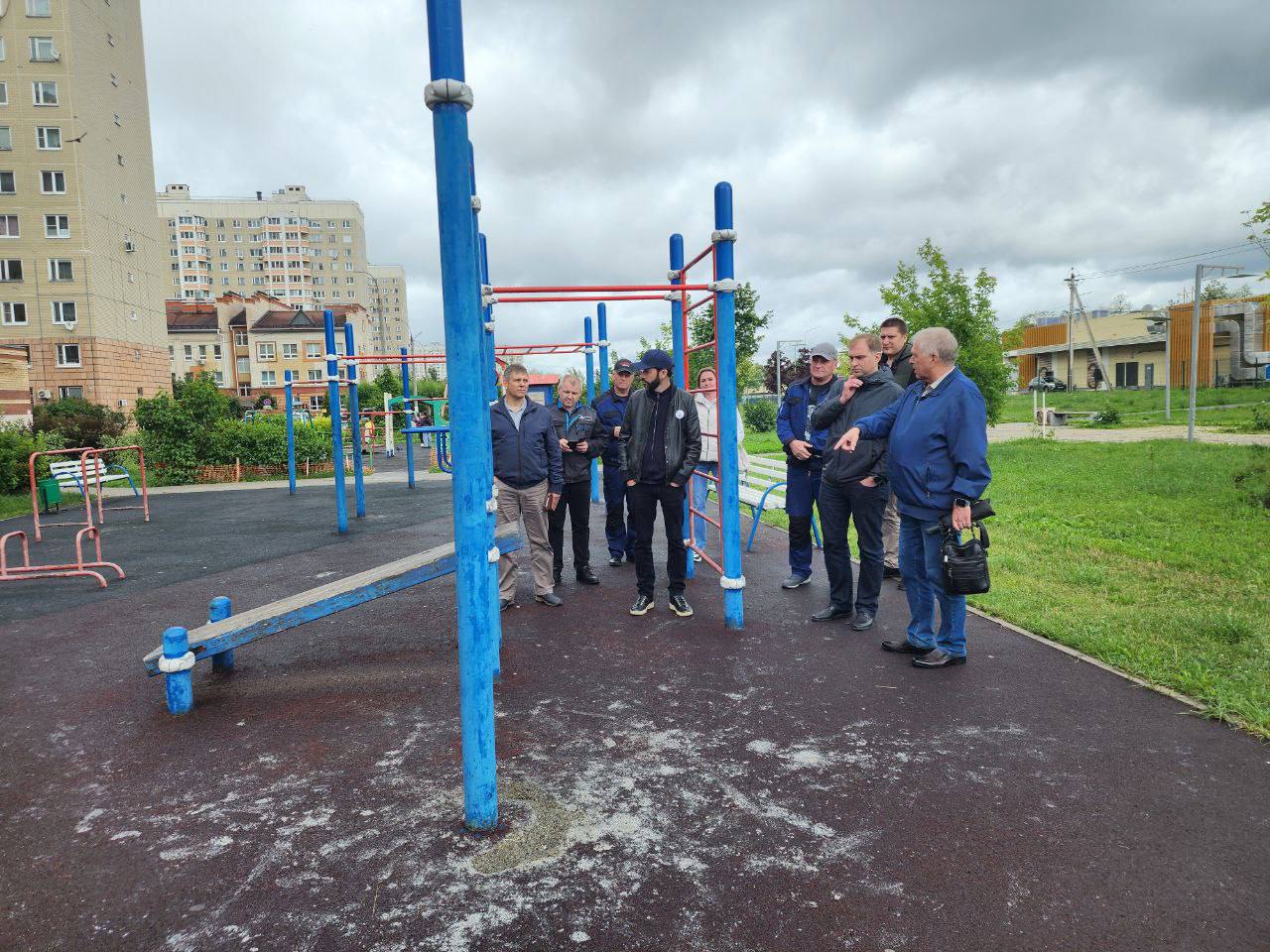 Первый замглавы округа Владимир Кравцов провел обход территории Кузнечиков