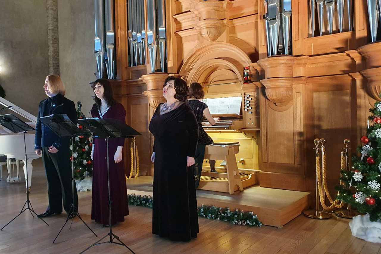 Концерт "Рождество с Бахом" состоялся в воскресенье в органном зале Культурно-просветительского центра "Дубровицы"