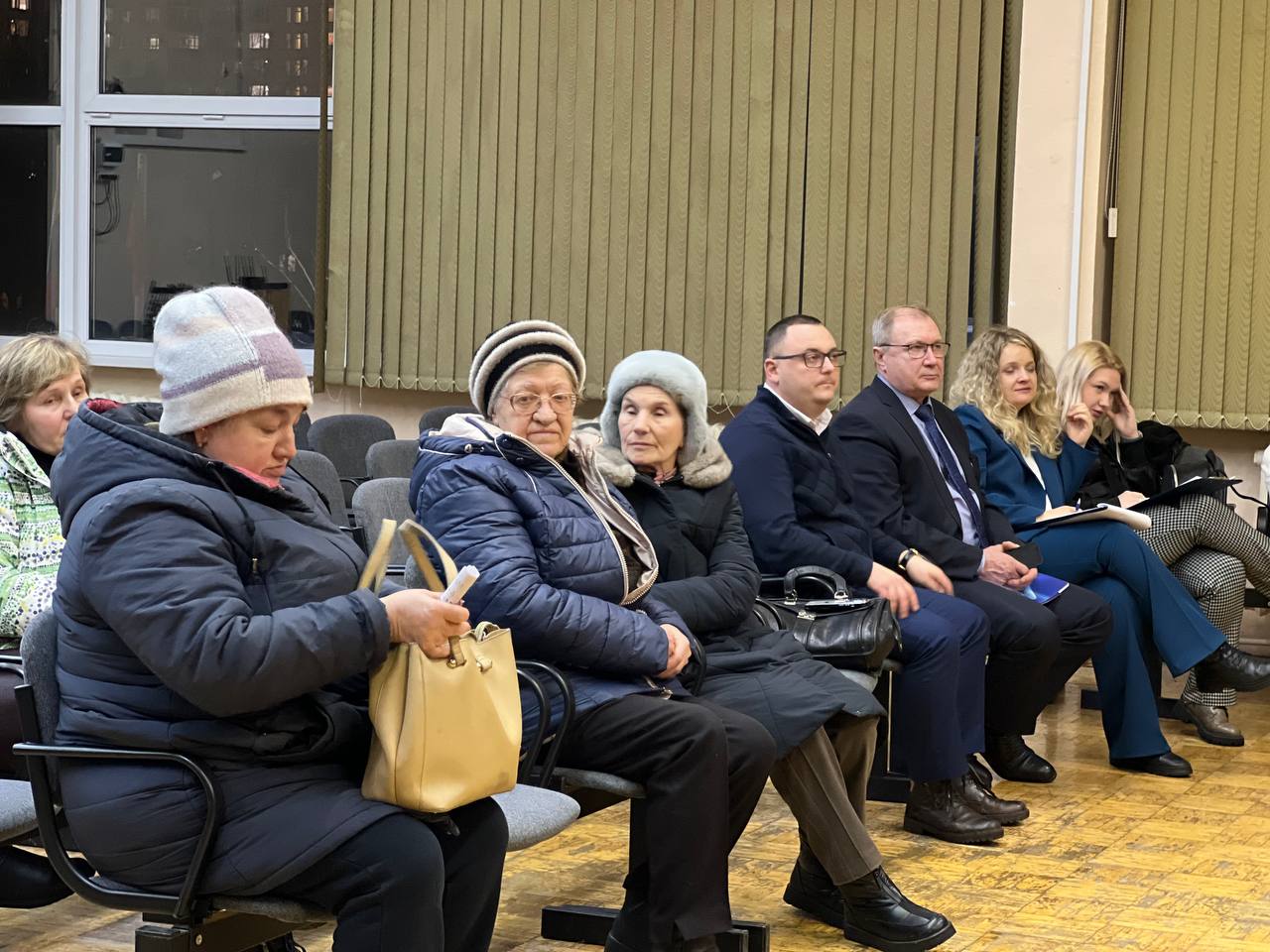 Встречу с жителями по вопросам ЖКХ провели на Силикатной-2