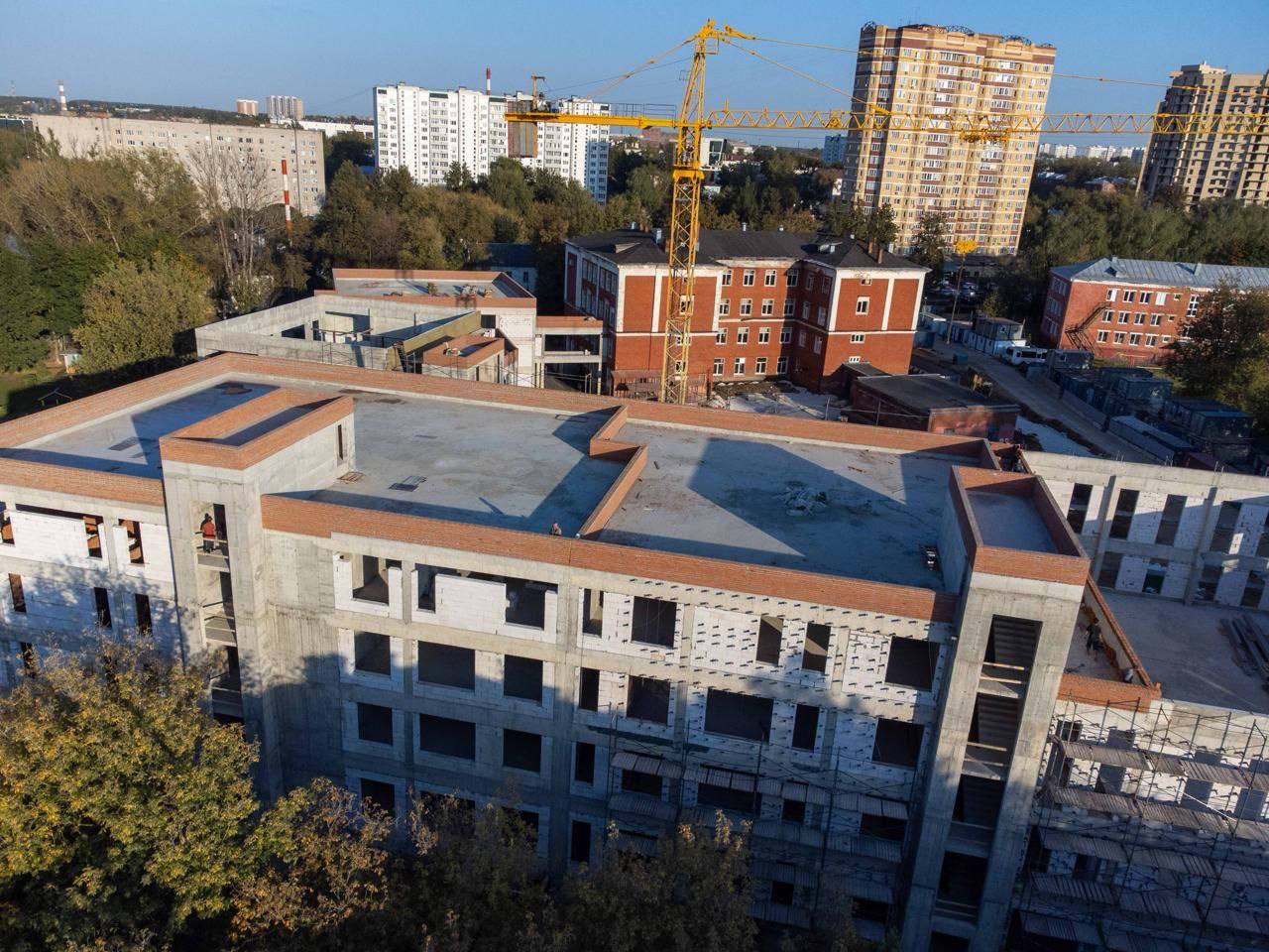 Пристройка к 16-й школе в Подольске готова наполовину
