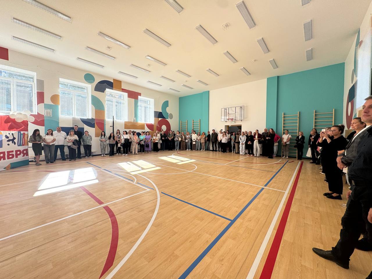 Отремонтированный лицей показали родителям