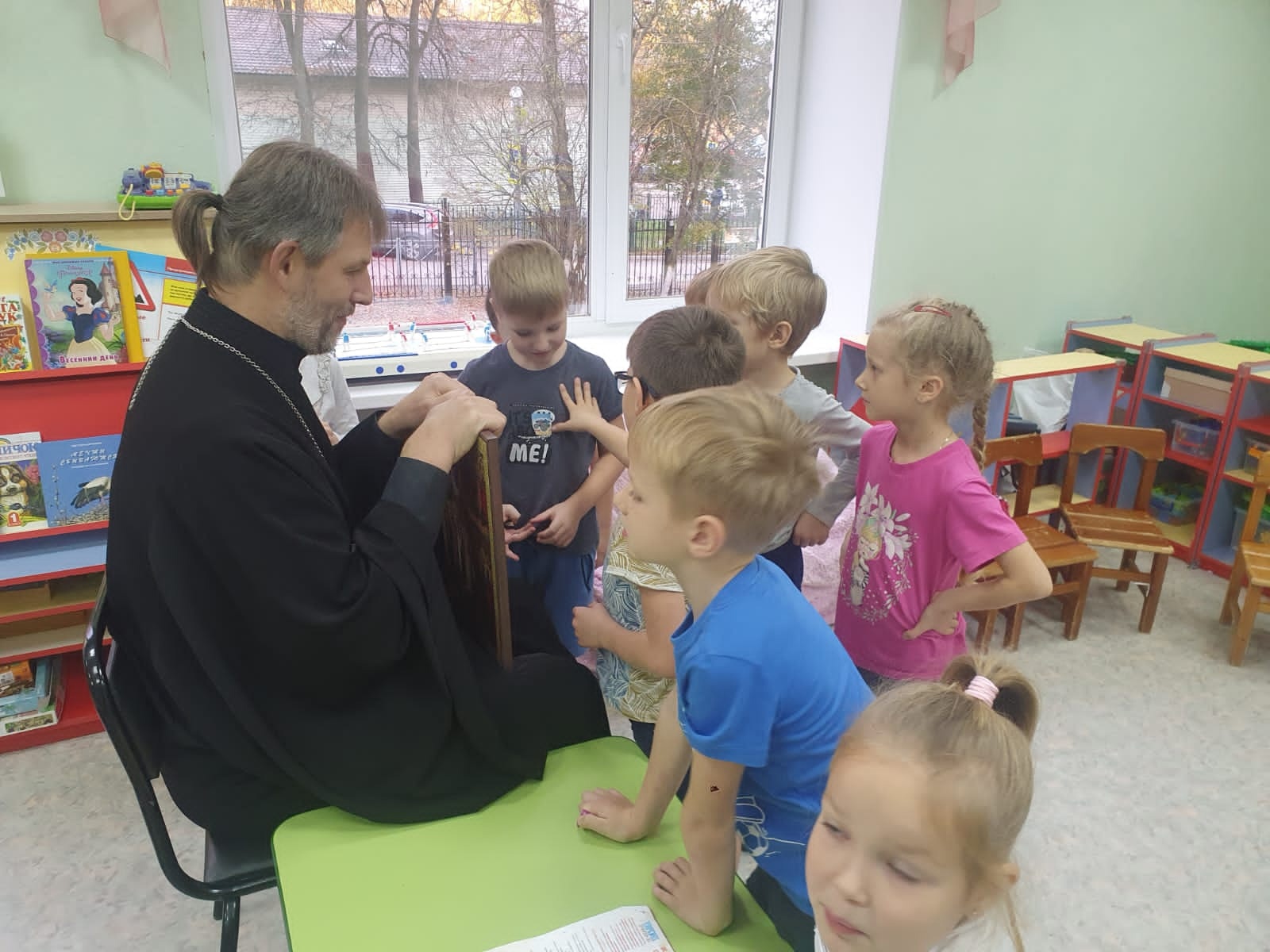 Посещение священнком детского сада в Дубровицах