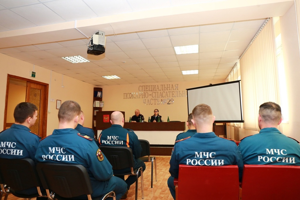 В Подольске полиция провела профилактическую беседу о БДД в пожарно-спасательной части