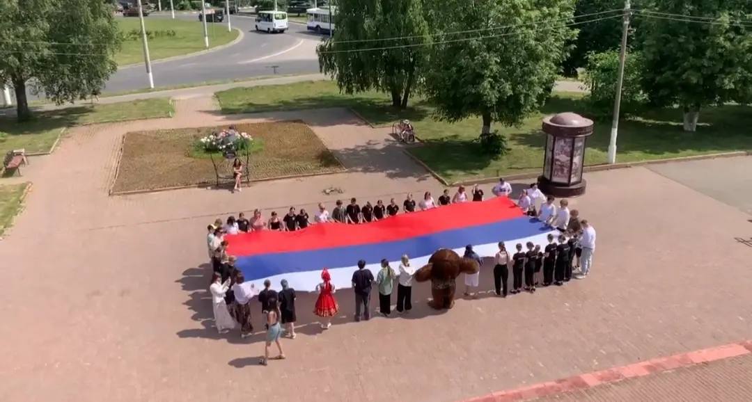 Патриотические мероприятия провели для молодежи накануне Дня России