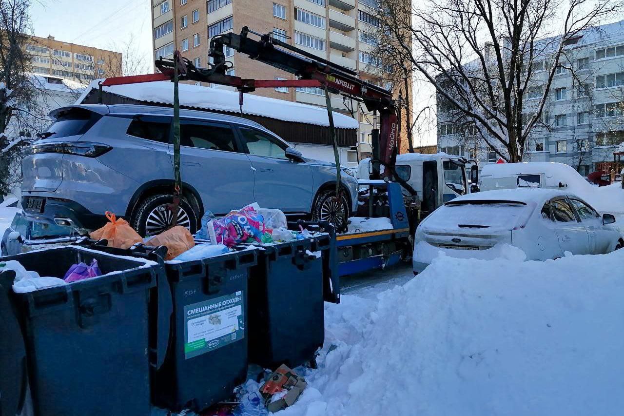 Глава Подольска призвал водителей не мешать вывозу мусора и снега