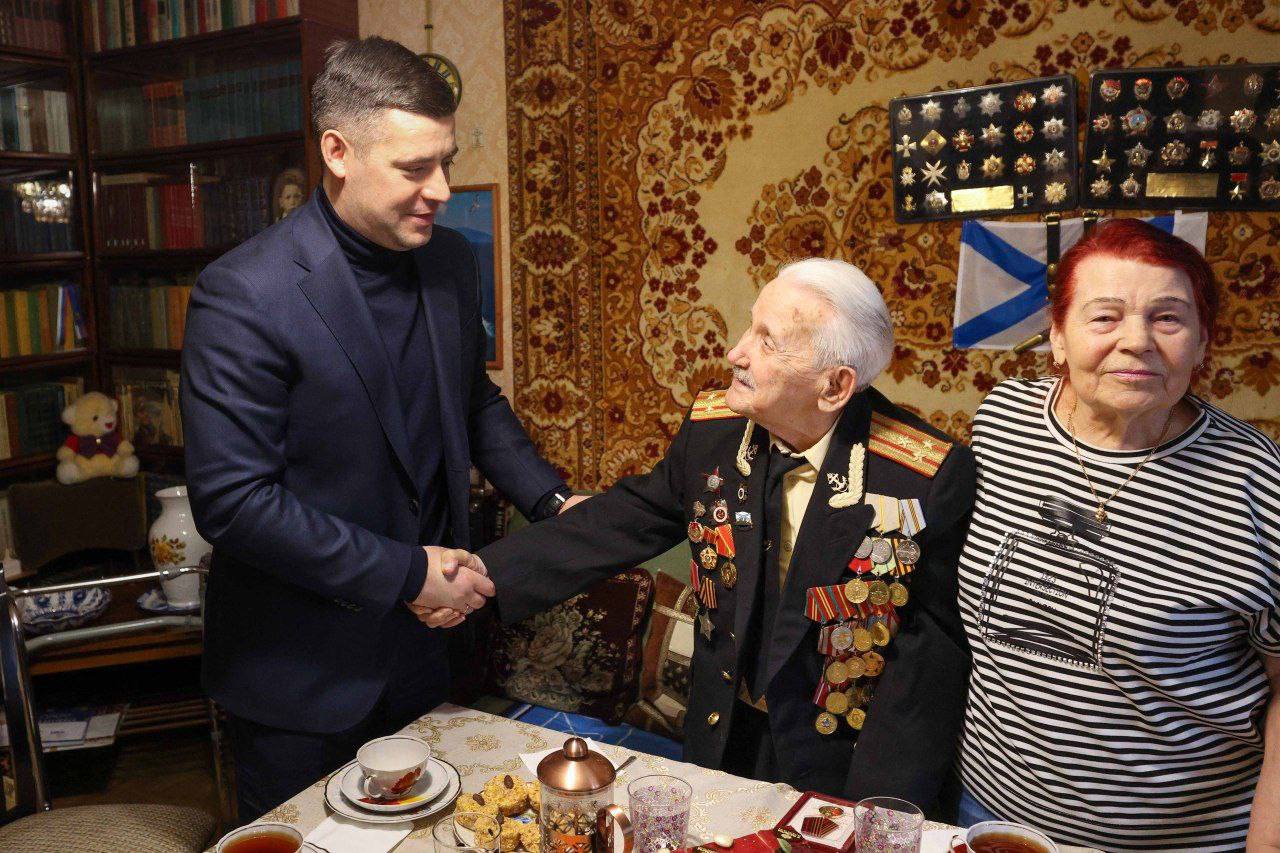 Глава Подольска вручил награду Борису Ивановичу Гинкулу