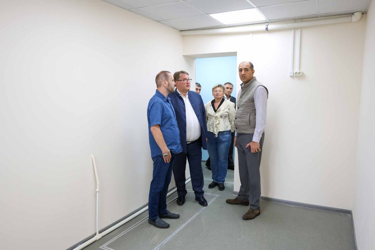 Заместитель главы Подольска Евгений Градсков проверил завершение текущего ремонта ФАПа 