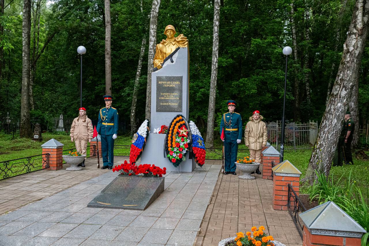 В День памяти и скорби в Подольске возложили цветы к мемориалам