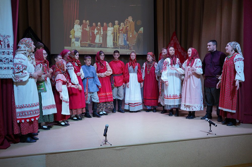 Концерт-показ «На молодце кафтан, на девке – сарафан!»