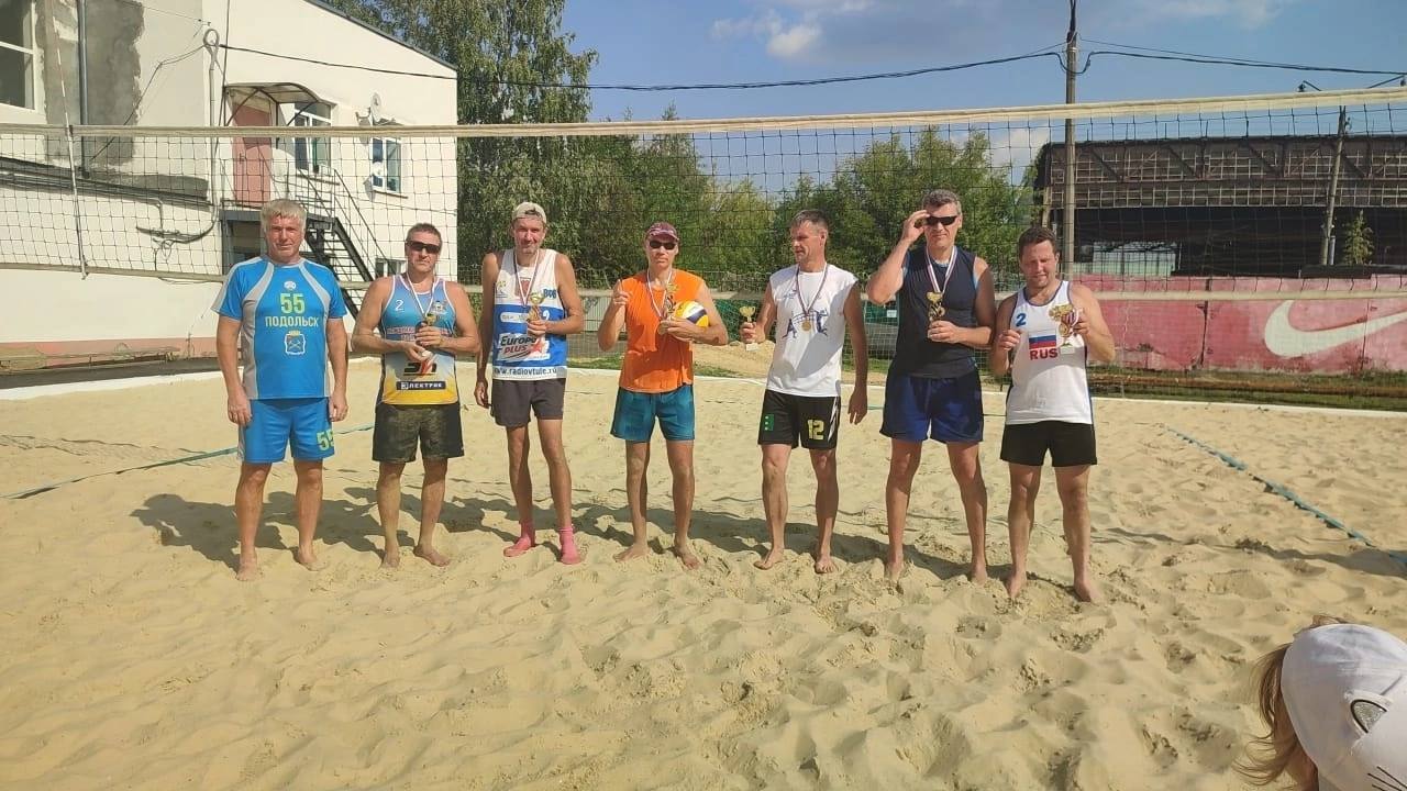 Восемь команд приняли участие в открытом первенстве Подольска по пляжному волейболу