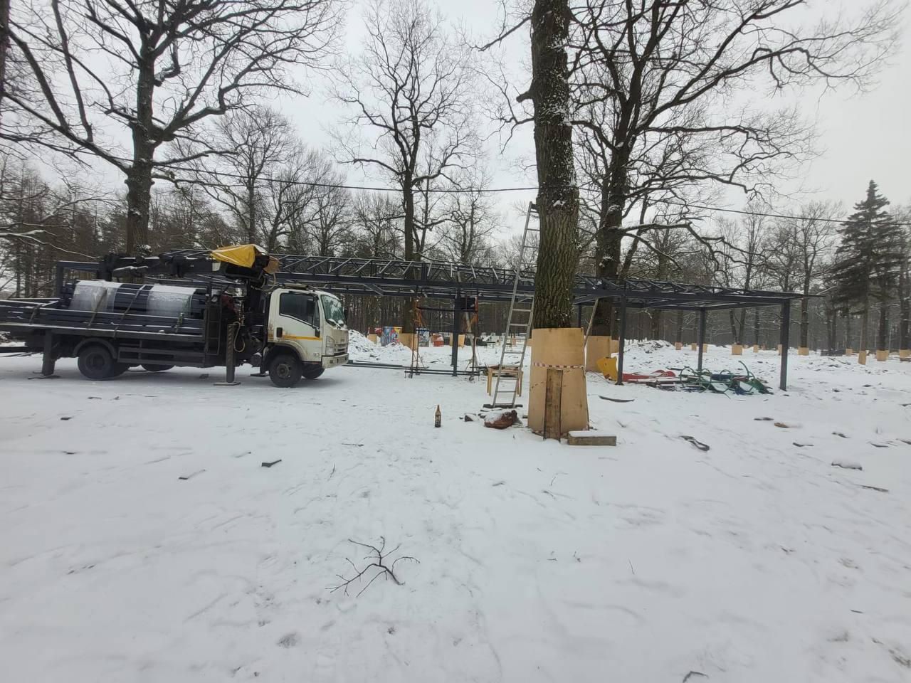 В Парке культуры и отдыха «Дубрава» в Подольске продолжаются работы по благоустройству