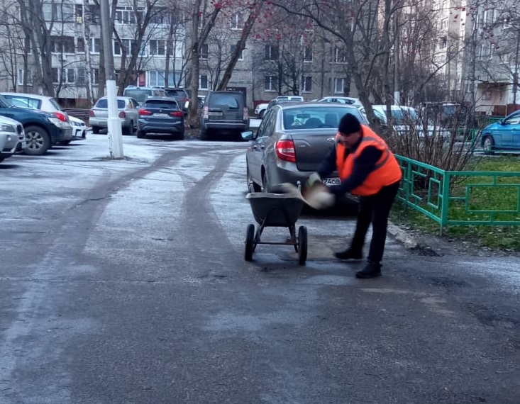 Антигололедная обработка дворов