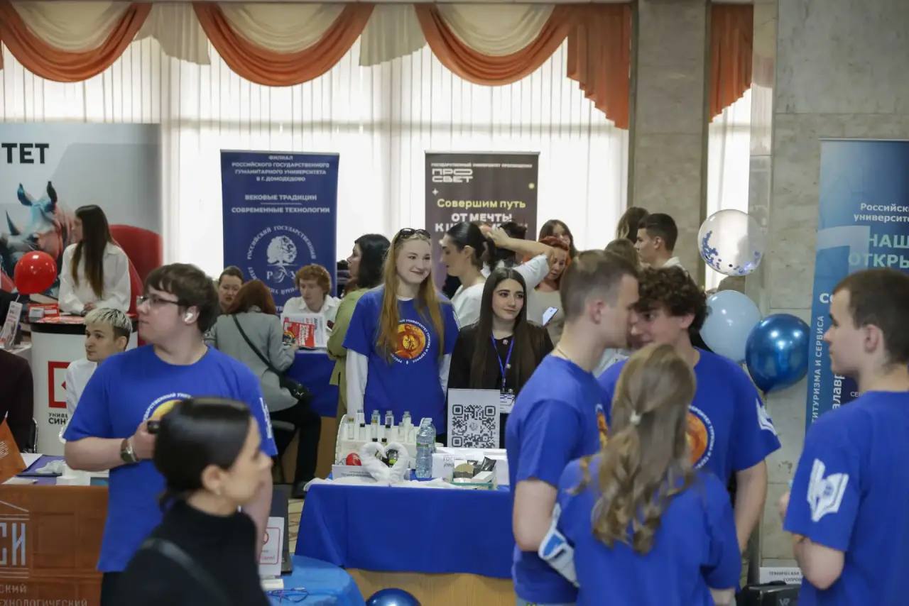 Около 1 200 школьников и студентов приняли участие ярмарке трудоустройства в Подольске