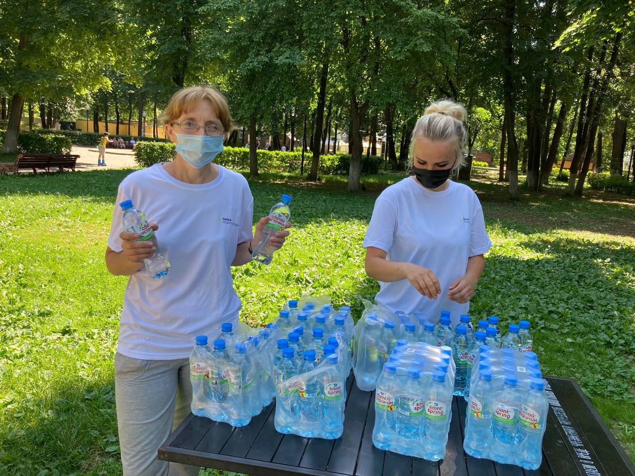 Питьевую воду раздают в парках