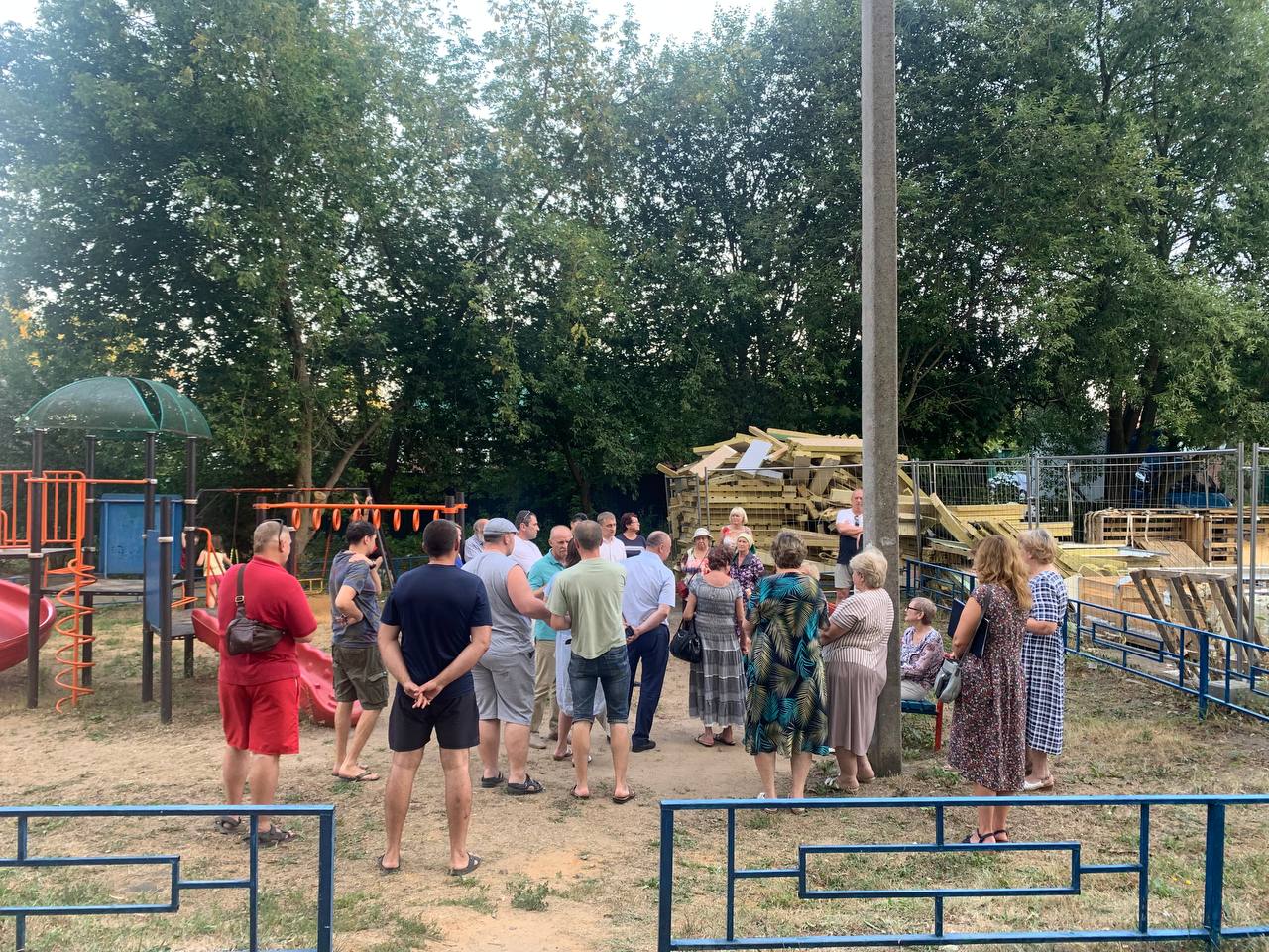 Встречу с жителями дома 27 по Октябрьскому переулку провели в Климовске Встречу с жителями дома 27 по Октябрьскому переулку провели в Климовске
