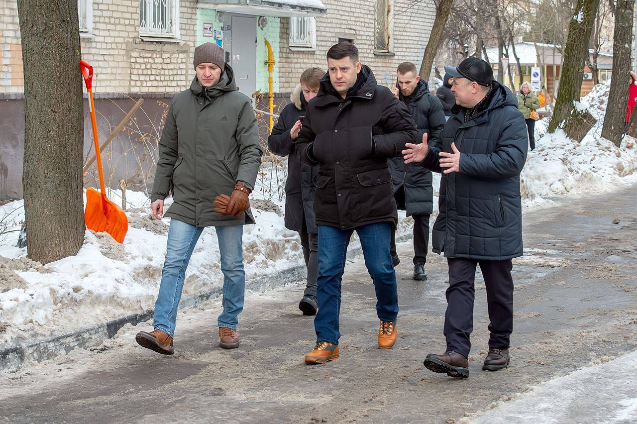 Глава Подольска в субботу проверил содержание территории на Весенней