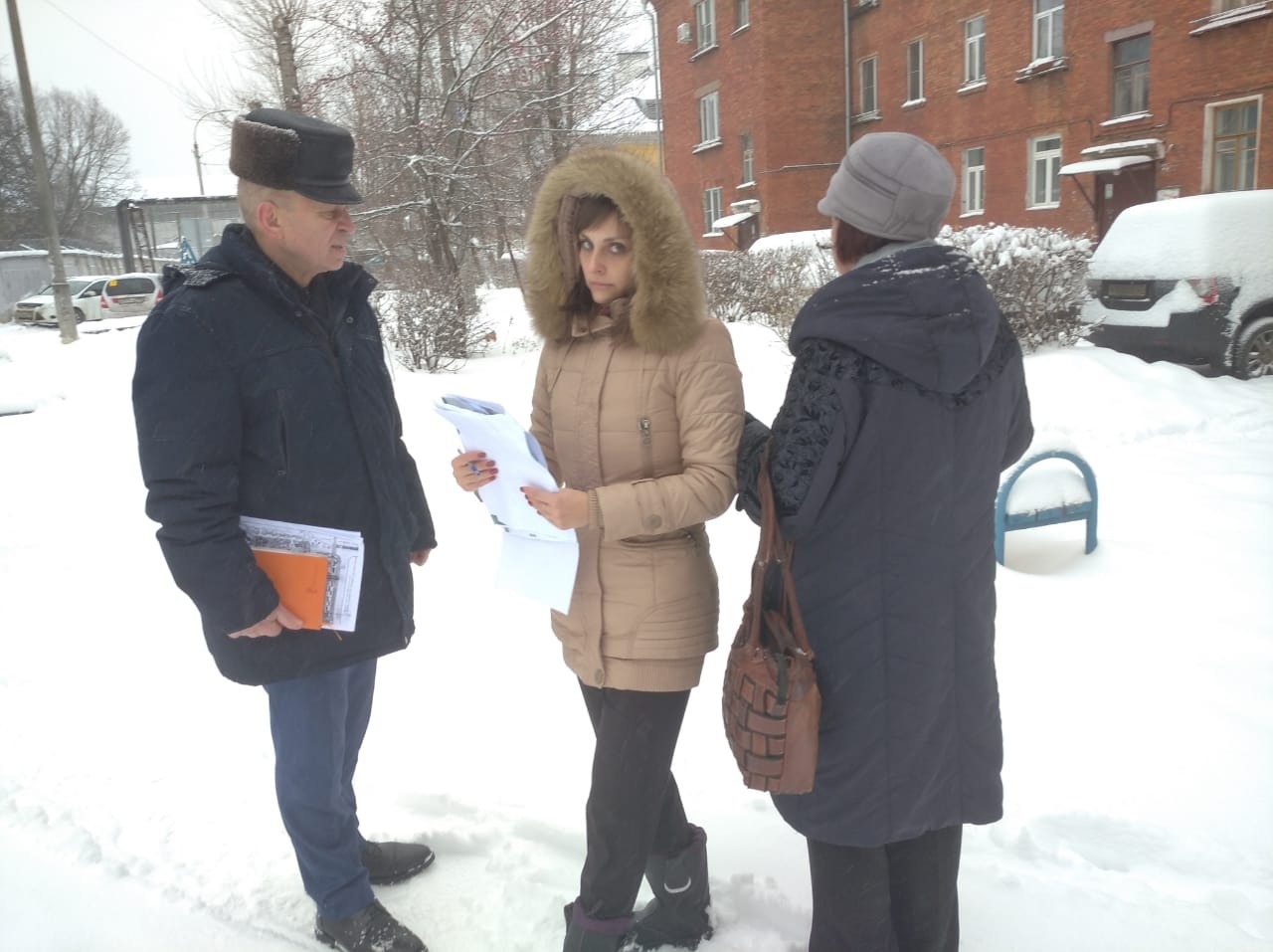 Благоустройство двора на Силикатной обсудили с жителями