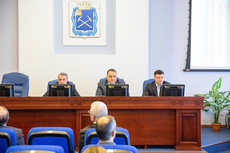 9 февраля состоялось внеочередное заседание Совета депутатов