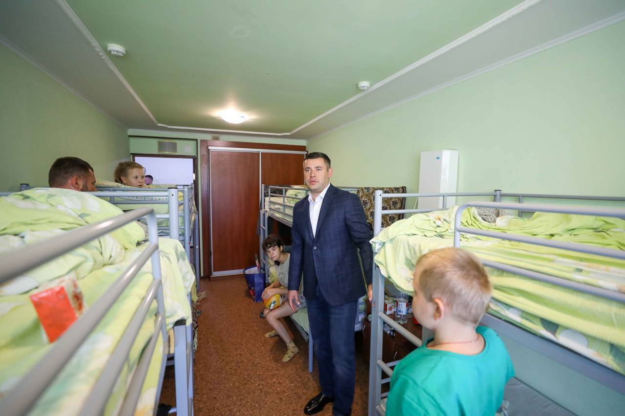 Глава Подольска навестил размещенных в "Мечте" жителей Курской области Глава Подольска навестил размещенных в "Мечте" жителей Курской области