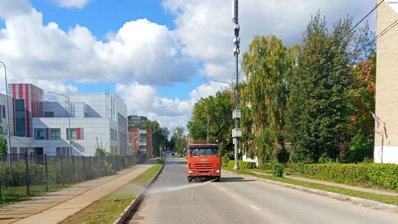 Более 50 единиц спецтехники задействованы для ежедневной уборки улиц Подольска Более 50 единиц спецтехники задействованы для ежедневной уборки улиц Подольска