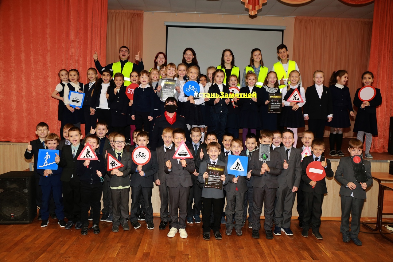 Автоинспекторы проводят экспресс-инструктажи «Переменка безопасности»