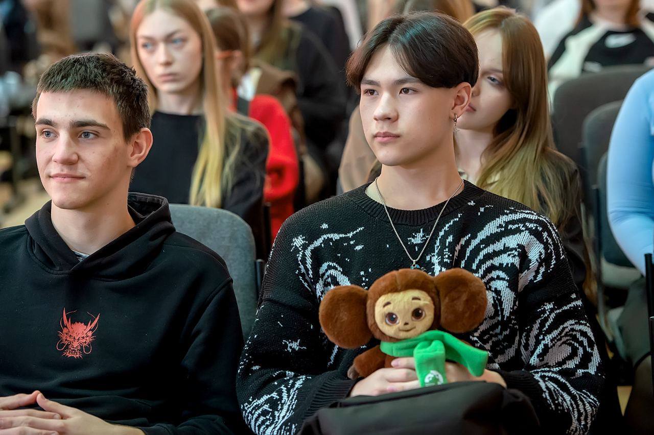 Участники Всемирного фестиваля молодежи встретились с подольскими студентами