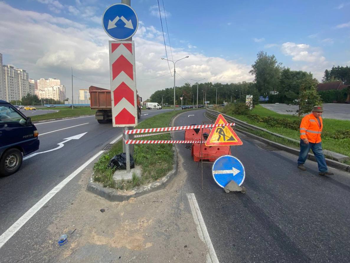 Полосу движения перекрыли в Подольске для ремонта люка