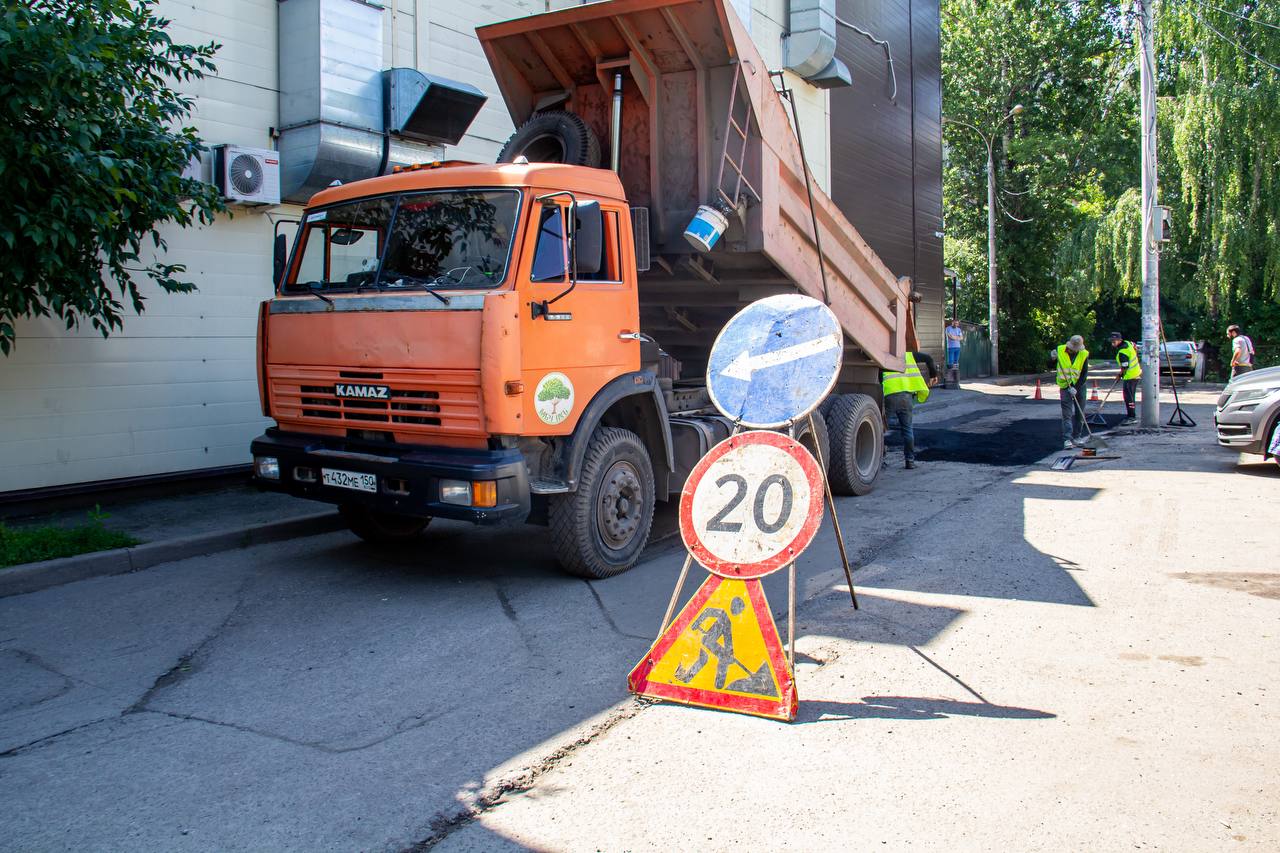 Выполнение ямочного ремонта муниципальных дорог обсудили в Подольске