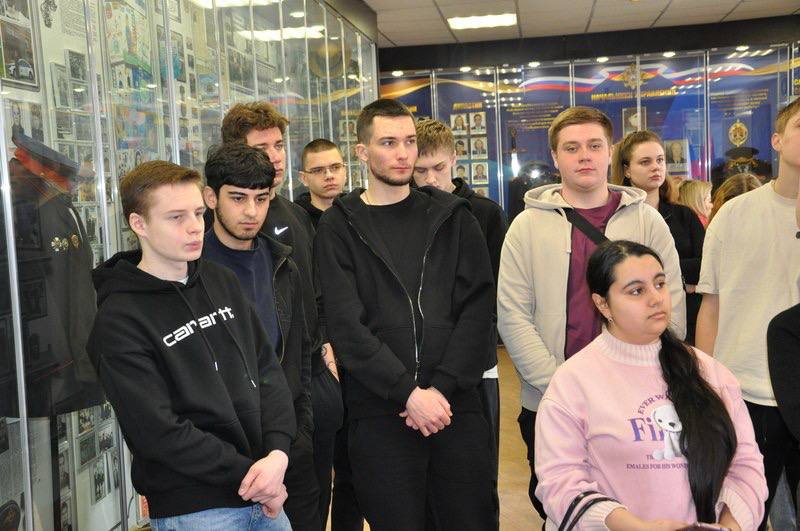 Для подольских студентов провели экскурсию по Музею истории УМВД