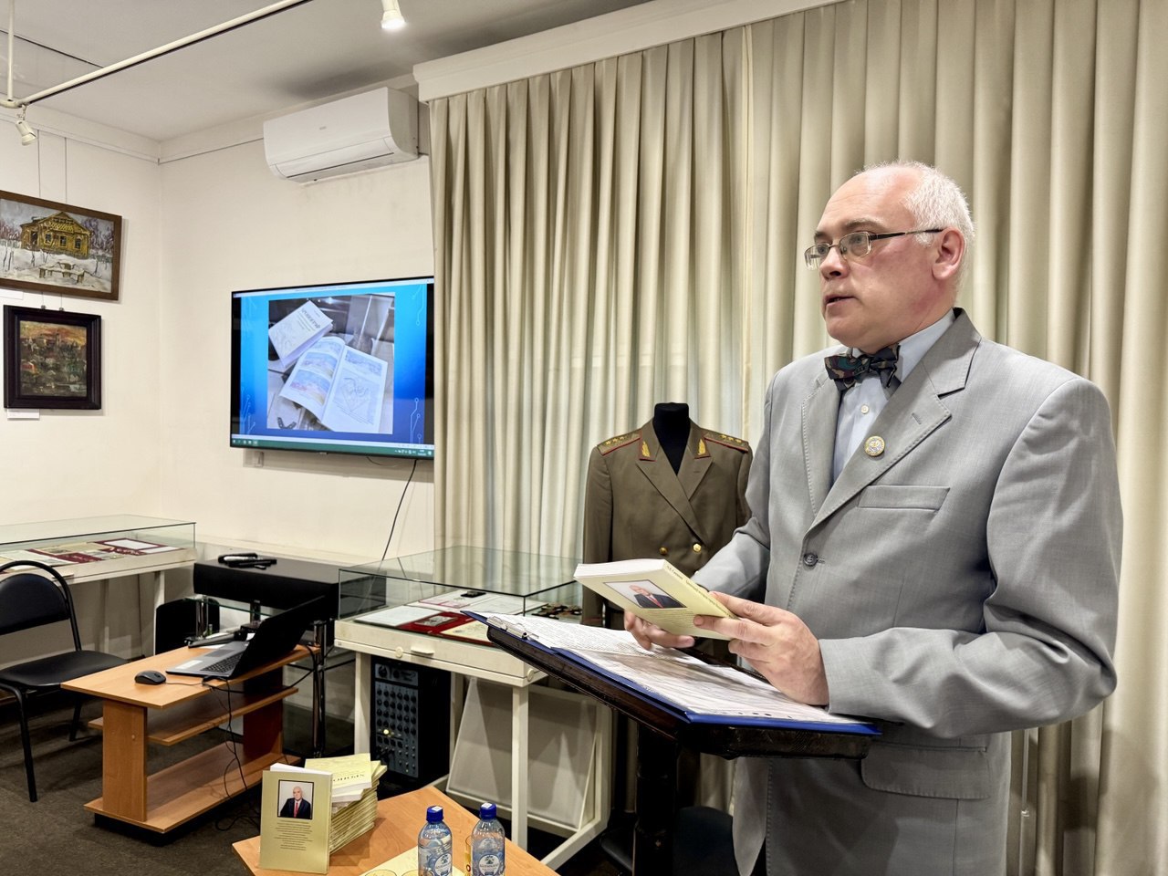 Музей «Подолье»  подарил школам и библиотекам округа новое издание «Хронографа…» 
