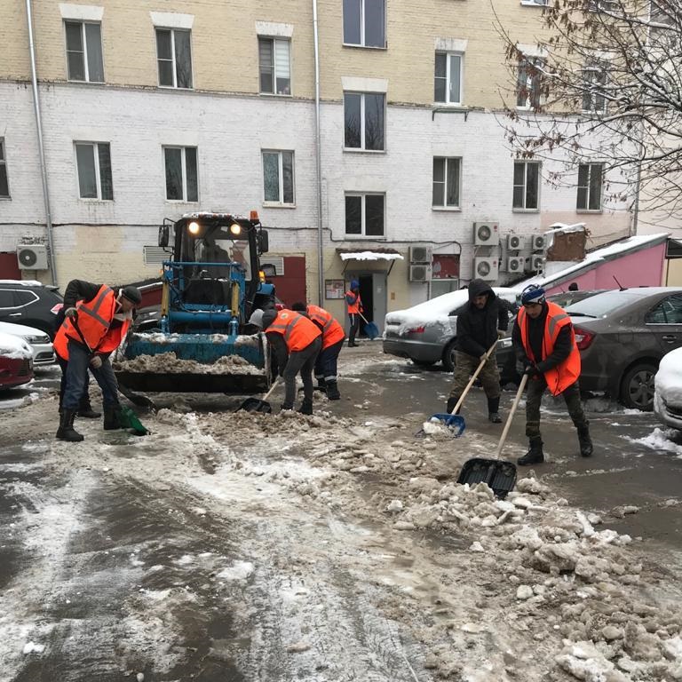 Кто должен убирать дворы. Подольские новости Коммунальная техника.