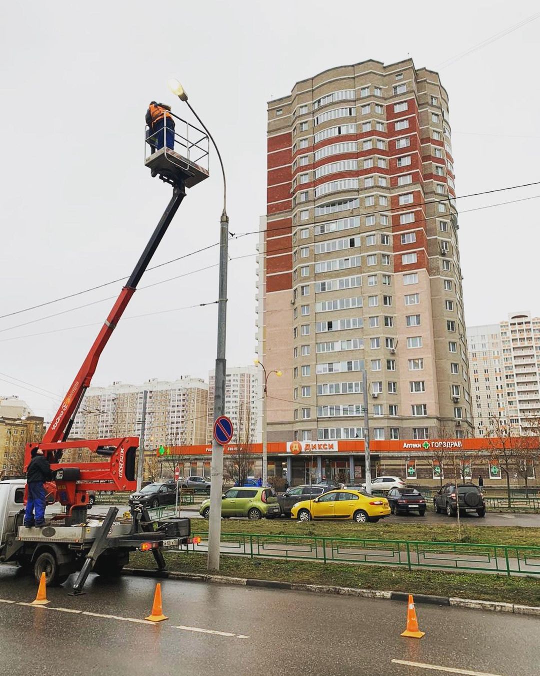 Ежедневно сотрудниками МБУ «ПКБ» отрабатывается около 40 заявок по восстановлению уличного освещения