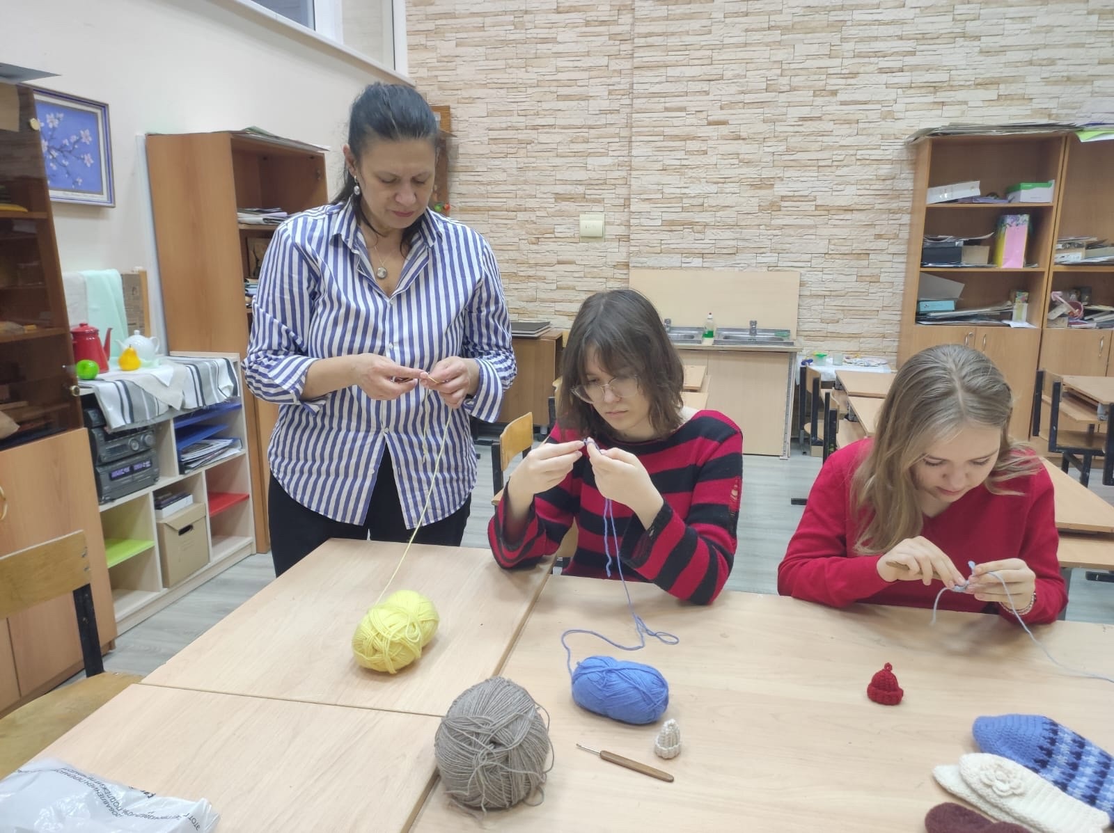 Мастер-классы по вязанию проходят во Дворце молодежи